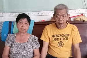 王寶玉與患病的弟弟。