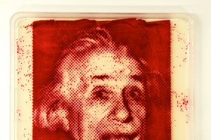 “吐舌搞怪照”賣萌的愛因斯坦。（圖源：互聯網）