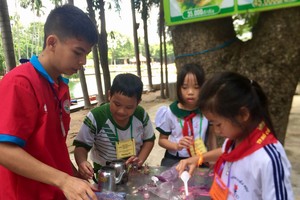 少兒參加科學娛樂空間活動。（圖源：趣兒）