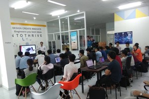 Maker Innovation Space所舉辦的指引使用使用3D打印機及雷射切割機的研討會。（圖源：MIS）