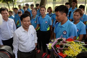 文體與旅遊部長阮玉善動員國家田徑選手。（圖源：互聯網）