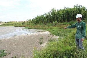 各工廠直接排放廢水，影響環境和人體健康。(圖源：互聯網)