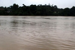由於中國上游地區大面積強降雨，致使上游洪水傾瀉而下，造成老街省老街市紅河洪水水位高漲。（示意圖源：互聯網）