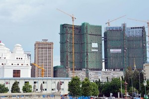 柬埔寨首都的高層建築物不斷興起，改變了金邊市的新面貌。