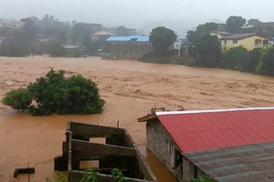 塞拉利昂共和國首都自由城最近遭強降雨侵襲發生嚴重洪澇及泥石流災害，已造成逾200人遇難。（圖源：互聯網）