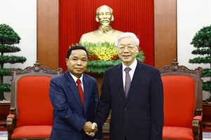 阮富仲總書記接見老撾黨中央辦公廳主任坎潘。(圖源：越通社)