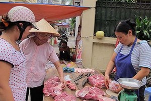 透過食物途徑令抗生素被動地送進人體，是導致產生抗藥性亂象 的原因之一。