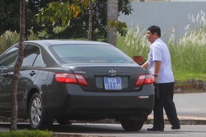 原南部西區指委會 領導違規使用公車。（圖源：互聯網）