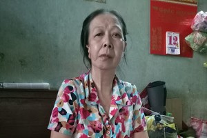 胡妹動手術後可以慢慢行動了。