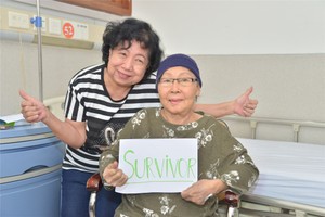 黃秀英與廣州現代腫瘤醫院主治醫師。