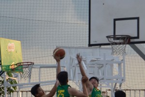 平盛郡嘉定俱樂部（綠色）對第七郡多能俱樂部A隊比賽一瞥。 