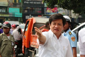 第一郡副主席段玉海堅決整頓人行道。（圖源：互聯網）