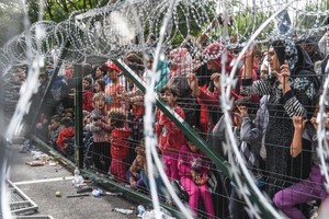 匈牙利要加建圍欄，防止難民經克羅地亞重返當地，圖為匈牙利與塞爾維亞邊境的情況。（圖源：AFP）