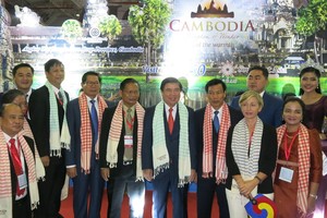 各國部長與代表參觀本市國際旅遊展合照。（圖源：仁建）