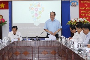 市委書記阮善仁與革新企業舉行會議。（圖源：互聯網）