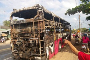現場的臥鋪客車殘骸。（圖源：互聯網）