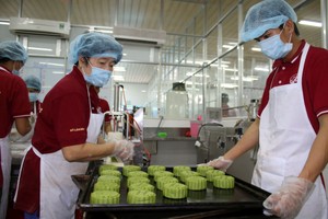 喜臨門餅家的生產線一隅。