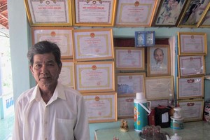 登文甜先生獲得不少社會慈善工作獎狀。