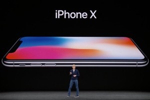 蘋果公司在當日的發佈會上如期推出iPhoneX，以羅馬數字X表示10。（圖源：互聯網）
