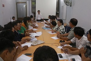 市勞動聯團法律諮詢中心同710交通工程建設股份公司的勞動者舉行聚會，以求解決多年來勞工被拖欠工資及社保而蒙受損失事宜。（圖源：B.Đằng）