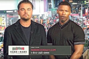 影帝里安納度‧狄卡比奧（左）與占美霍士呼籲國民踴躍捐款救災。（圖源：互聯網）