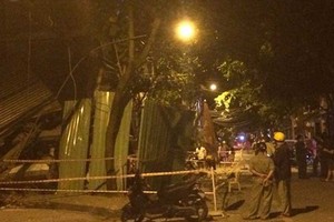 9月2日晚上，在新平郡第二坊新山和街的樓房倒塌現場。