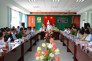 政府常務副總理張和平同隆安省領導舉行的會議現場。（圖源：VGP/孟雄）