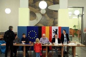 一名選民在德國柏林洪堡大學投票站參加。（圖源：新華網）