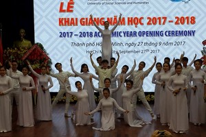 市人文社會科學大學新生迎接新學年