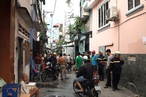 圖為平盛郡長沙街64號巷火警熄滅後的現場。（圖源：阮新）