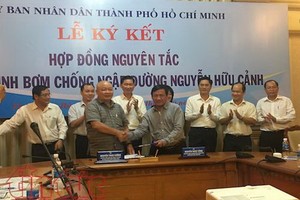 市治水計劃調度中心與光中工業集團股份公司為阮友景街租賃巨型治水泵水機項目簽訂原則合同。（圖源：互聯網）