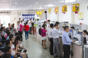 市計劃與投資廳表示，從今年1至9月已有2萬9921企業獲簽發新成立執照，註冊總資金約396萬4930億元。圖為市計劃與投資廳的企業註冊登記辦理。（示意圖源：國雄）