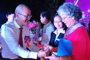 印尼患者王優華獲得國際抗癌勇士稱號。