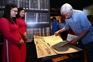 代表在觀展。（圖源：明藍）