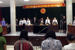 審判長在宣讀判決書。