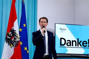 庫爾茨在人民黨舉行的慶祝儀式上講話。