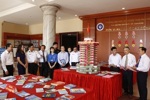 圖為太原省圖書館與太原師範大學為大中學生舉辦“越南的黃沙與長沙-歷史與法理憑證”展會一隅。（圖源：太原新聞網）