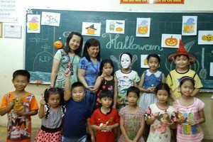 天恩外語中心師生合照。