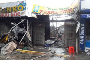 該起火警導致3間住房付諸一炬，1間被殃及，3人死亡。