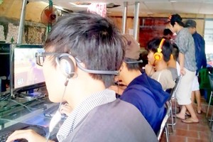 不少年輕人可以通宵達旦、徹夜不眠的玩線上 遊戲。