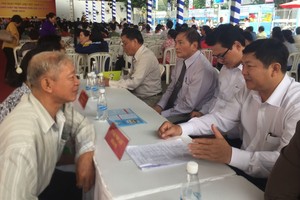 當日約10名知名度的律師免費為市民解答關於法律知識，吸引眾多市民前來諮詢。