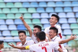 越南U19隊球員慶祝進球。