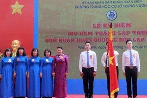 徵王中學榮獲一等獨立勳章。（資料圖源：VOV）