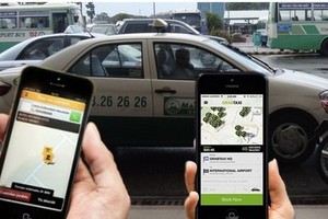 傳統計程車曾經反對 Uber、Grab，因認為正受到不公平 的經營規定所約束。