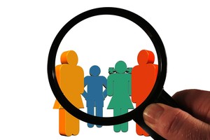 翻譯人才：沙裡淘金。（示意圖源：互聯網）