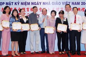 市華語教師俱樂部每年教師節均獎勵先進會員。