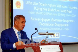 俄羅斯聯邦所屬韃靼斯坦共和國總統明尼哈諾夫(R. Minnikhanov)在越南-韃靼斯坦共和國企業論壇上發言。（圖源：越通社）