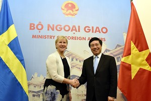 外交部長范平明昨(23)日上午與瑞典外交部長瑪戈特‧瓦爾斯特倫(Margot Wallström)舉行會談。（圖源：VGP）