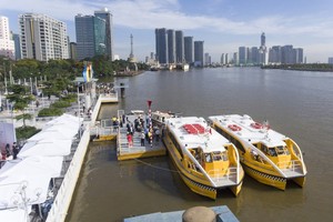 白騰-鈴東水上巴士１號線投入活動為乘客服務。（圖源：南陳）