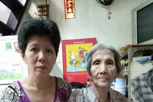 潘秀慧患病後無法去謀生，只能在家照顧不良於行的母親。